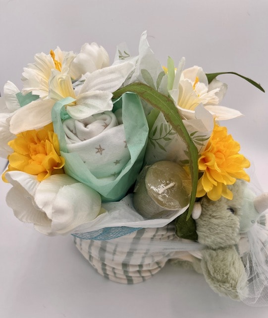 Newborn Baby clothes Bouquet! Baby&Blooms! GiddyGifting
