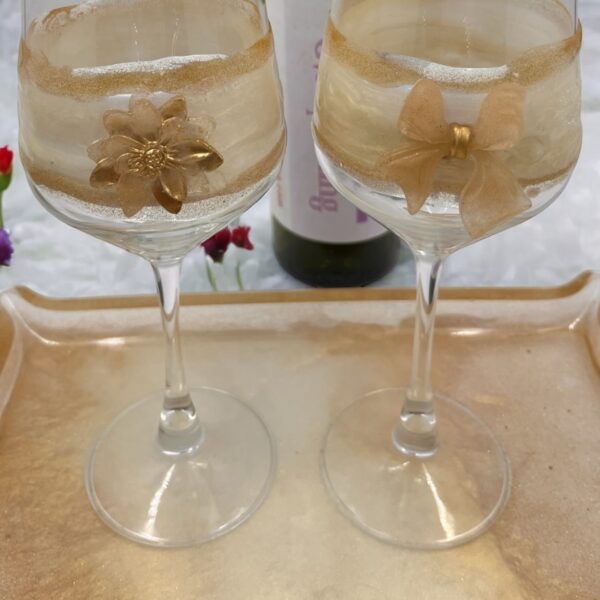 ribbons and bows wine set