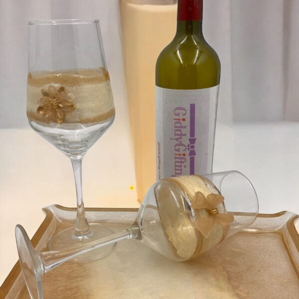ribbons and bows wine set